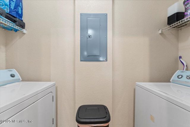 8290 GATE Parkway 123, Jacksonville, FL 32216