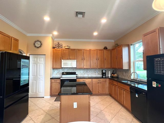 4552 N San Andros, West Palm Beach, FL 33411