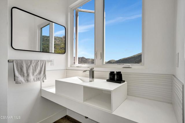 990 Alta Vista Road, Simi Valley, CA 93063