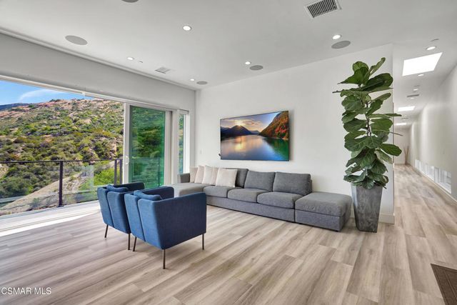 990 Alta Vista Road, Simi Valley, CA 93063