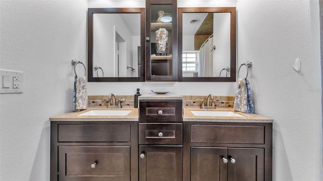 4216 FOREST HILLS DRIVE, Lakeland, FL 33813