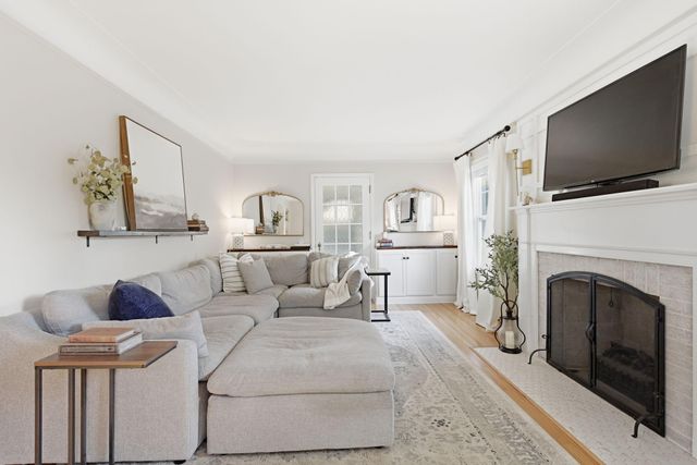 5225 Interlachen Boulevard, Edina, MN 55436