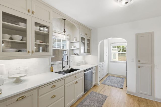 5225 Interlachen Boulevard, Edina, MN 55436