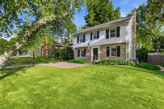 5225 Interlachen Boulevard, Edina, MN 55436