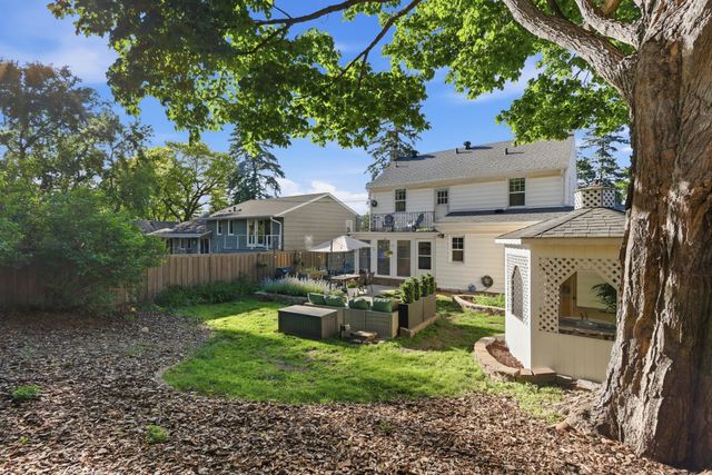 5225 Interlachen Boulevard, Edina, MN 55436