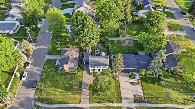 5225 Interlachen Boulevard, Edina, MN 55436