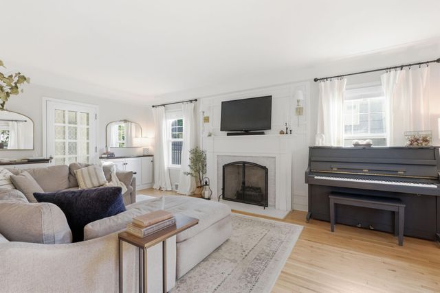 5225 Interlachen Boulevard, Edina, MN 55436