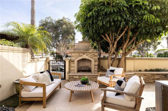 513 Pierside Circle, Huntington Beach, CA 92648
