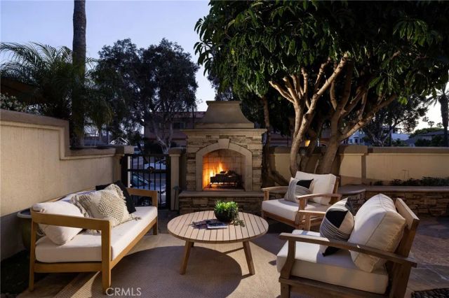 513 Pierside Circle, Huntington Beach, CA 92648