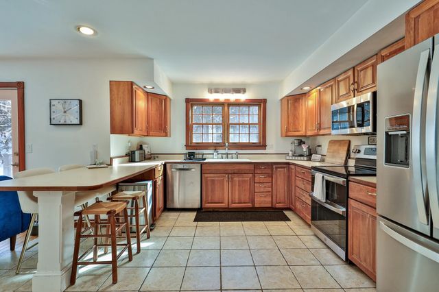 300 Route 121, Grafton, VT 05146