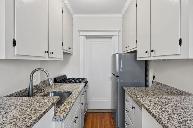 118 The Riverway 29, Boston, MA 02215