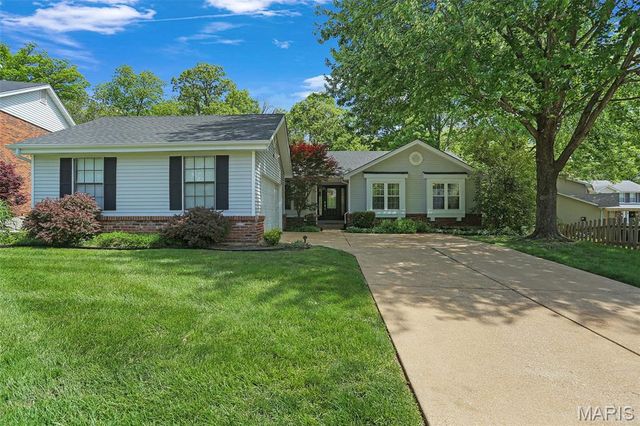 876 Sugar Hill Drive, Manchester, MO 63021