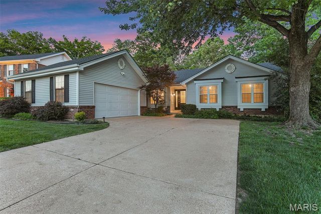 876 Sugar Hill Drive, Manchester, MO 63021