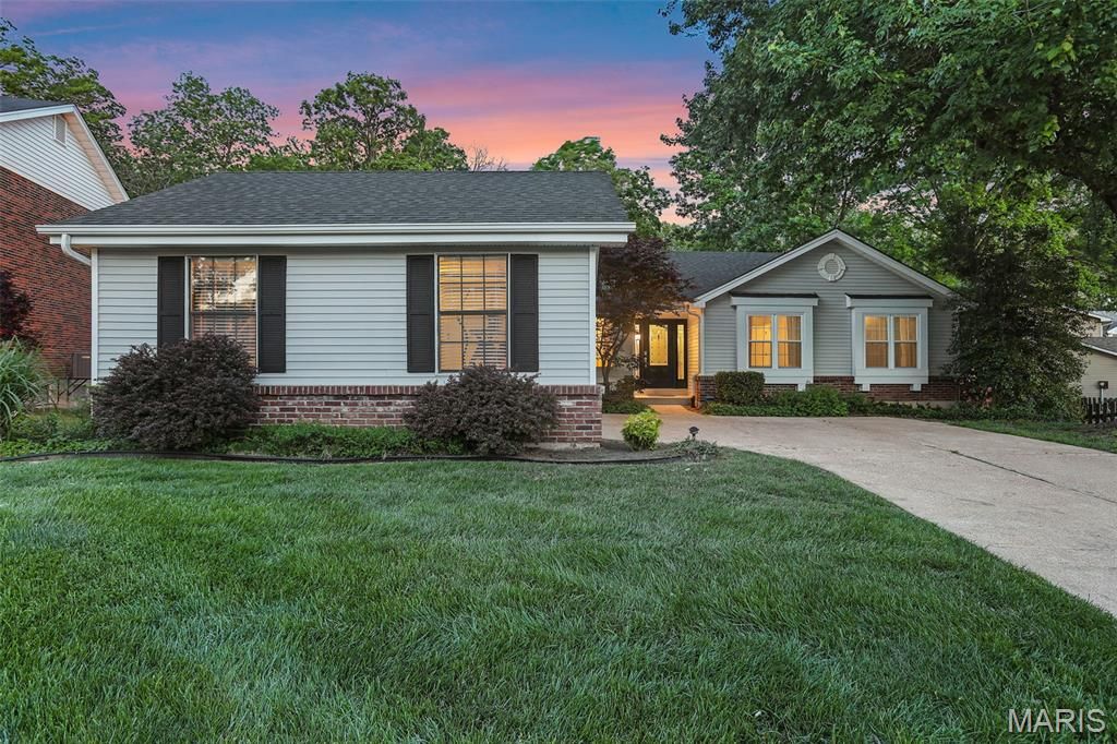 876 Sugar Hill Drive, Manchester, MO 63021