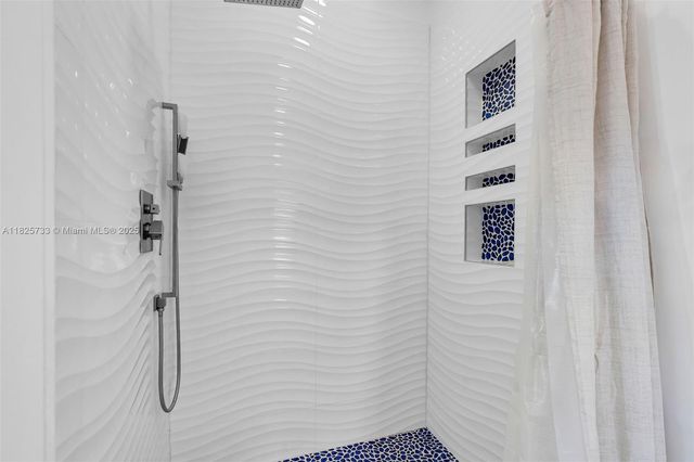 103 Long Key Rd, Key Largo, FL 33037