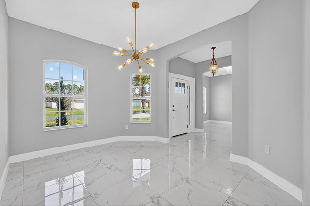 8 Barkley Lane, Palm Coast, FL 32137