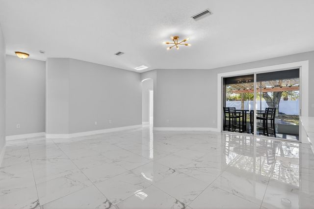 8 Barkley Lane, Palm Coast, FL 32137