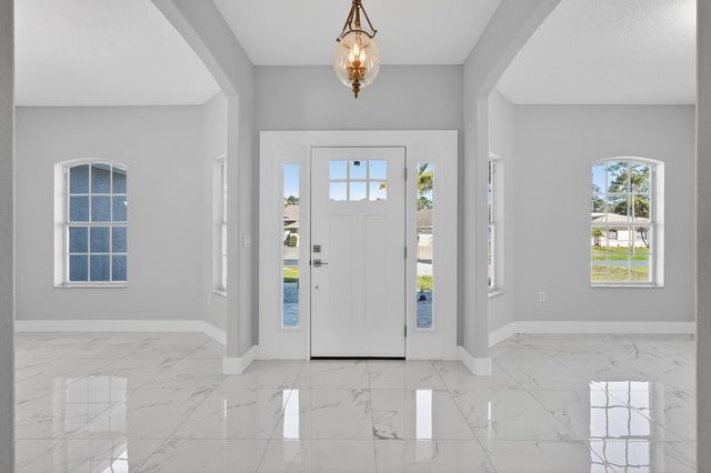 8 Barkley Lane, Palm Coast, FL 32137