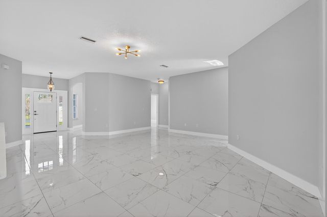 8 Barkley Lane, Palm Coast, FL 32137