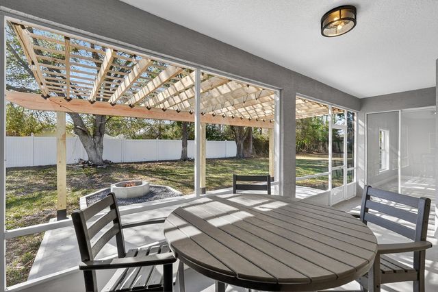 8 Barkley Lane, Palm Coast, FL 32137