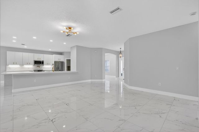 8 Barkley Lane, Palm Coast, FL 32137