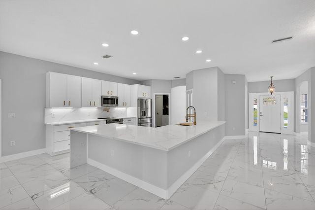 8 Barkley Lane, Palm Coast, FL 32137