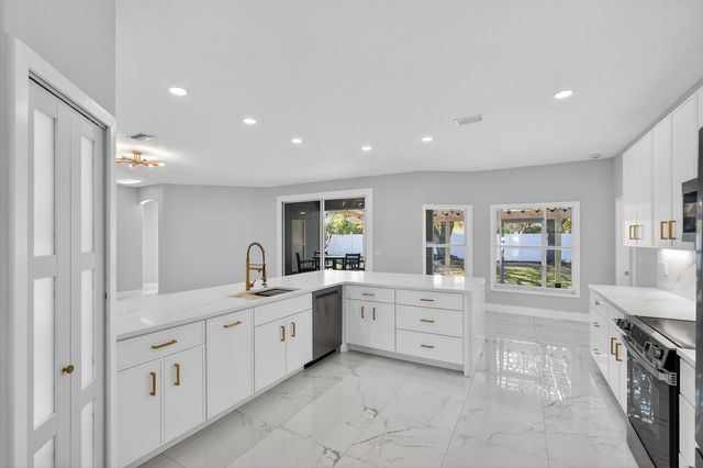 8 Barkley Lane, Palm Coast, FL 32137