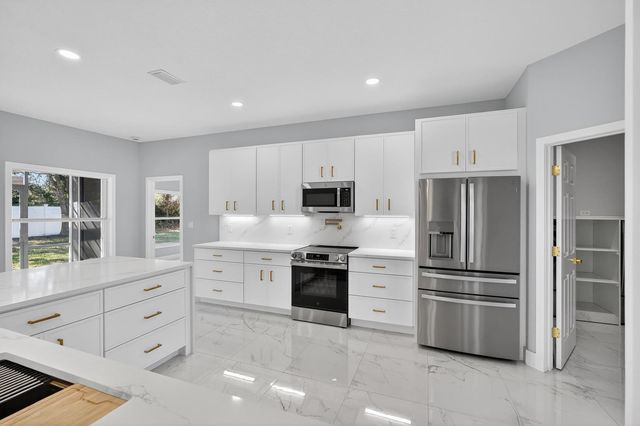 8 Barkley Lane, Palm Coast, FL 32137