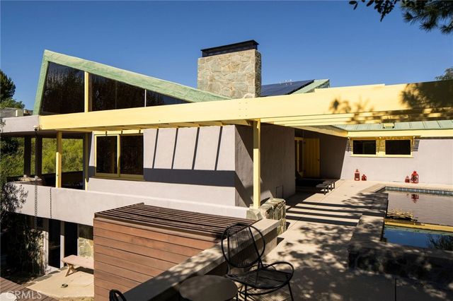 19950 Collier Street, Woodland Hills, CA 91364