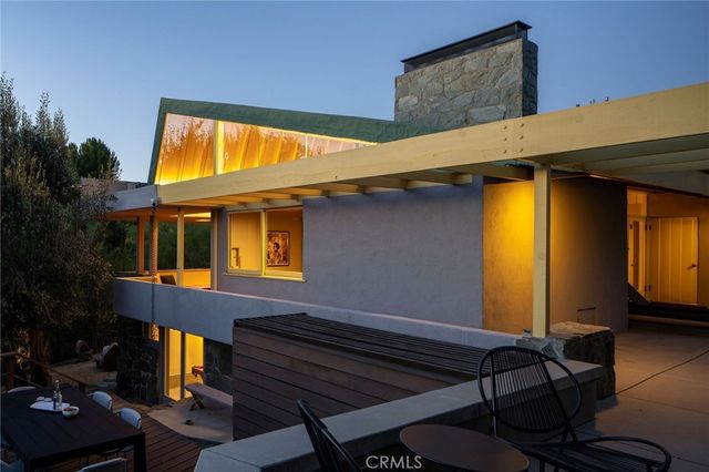 19950 Collier Street, Woodland Hills, CA 91364