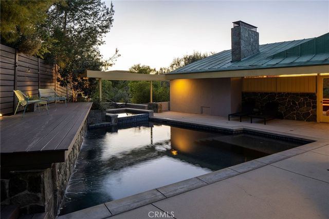 19950 Collier Street, Woodland Hills, CA 91364