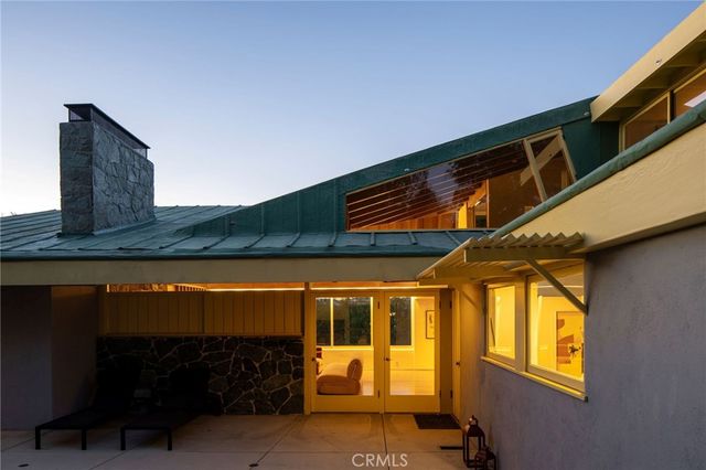19950 Collier Street, Woodland Hills, CA 91364