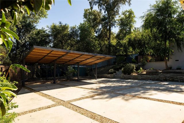 19950 Collier Street, Woodland Hills, CA 91364