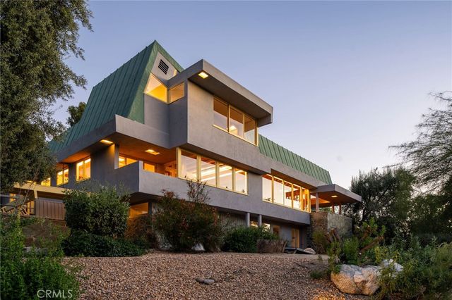 19950 Collier Street, Woodland Hills, CA 91364