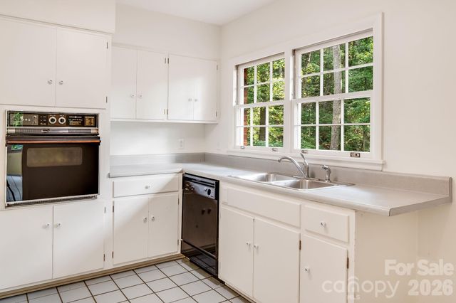 165 Cherokee Road, Asheville, NC 28804