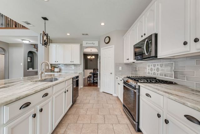 5724 Almond Lane, Fort Worth, TX 76244