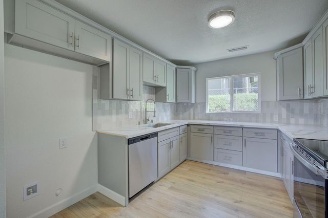 12125 Holly Vista Way, Auburn, CA 95603