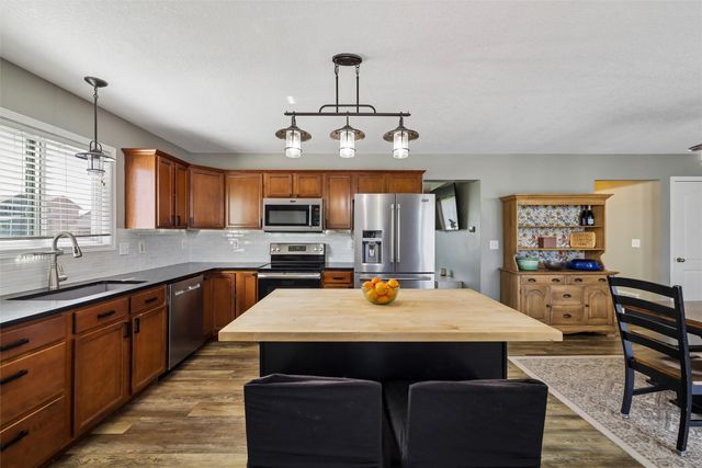 2909 SE Stone Ridge Street, Grimes, IA 50111