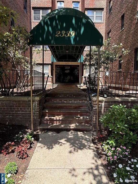 2339 Hudson Terrace E-2, Fort Lee, NJ 07024