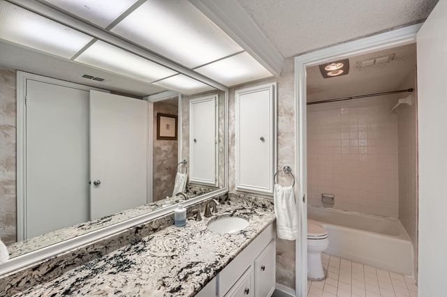 204 World Of Tennis SQ, Lakeway, TX 78738