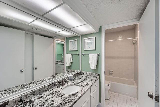 204 World Of Tennis SQ, Lakeway, TX 78738