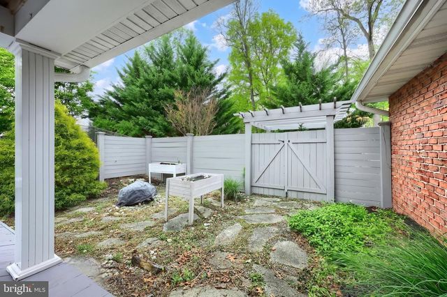 2505 HEPPLEWHITE DR, York, PA 17404
