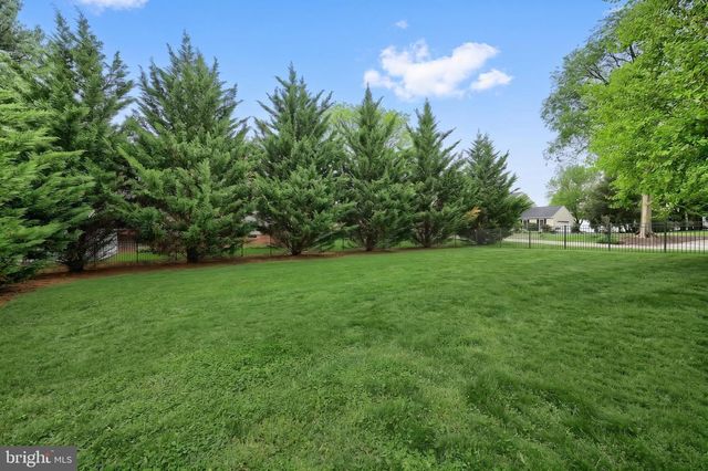 2505 HEPPLEWHITE DR, York, PA 17404
