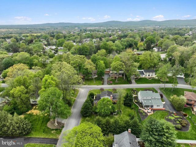 2505 HEPPLEWHITE DR, York, PA 17404