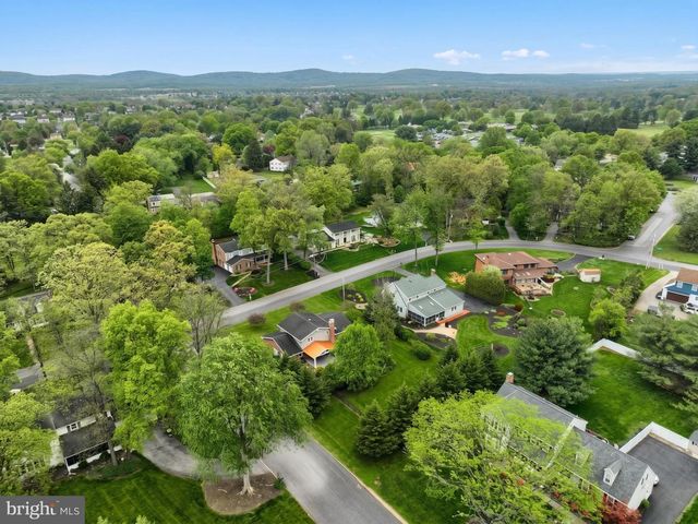 2505 HEPPLEWHITE DR, York, PA 17404