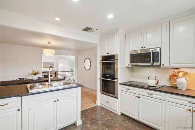 1084 S Parfet Court, Lakewood, CO 80226