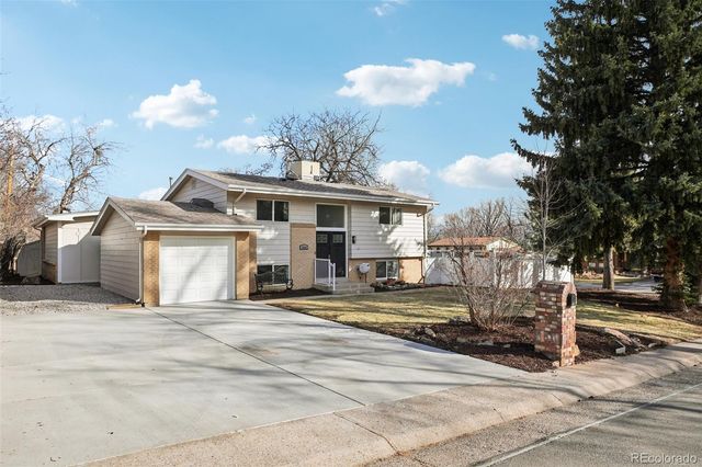 1084 S Parfet Court, Lakewood, CO 80226