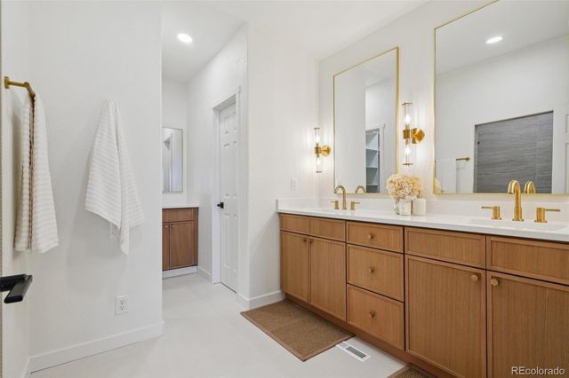 1084 S Parfet Court, Lakewood, CO 80226