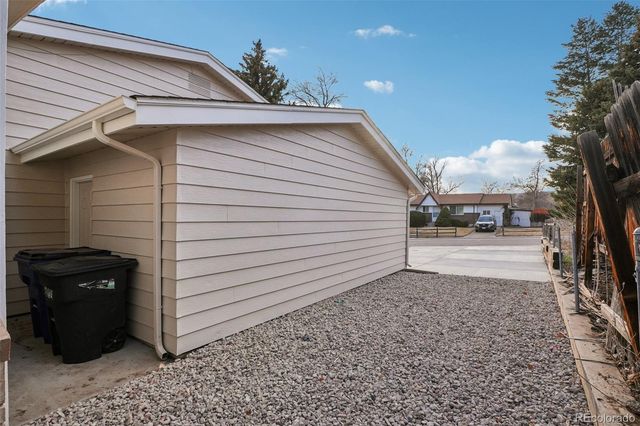 1084 S Parfet Court, Lakewood, CO 80226
