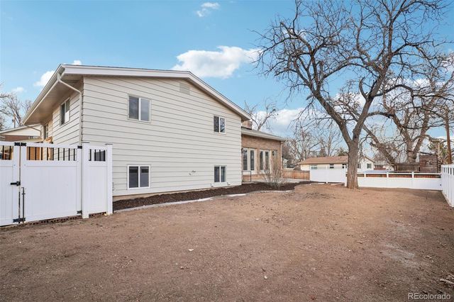 1084 S Parfet Court, Lakewood, CO 80226